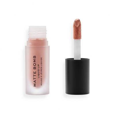 Makeup Revolution London Matte Bomb Pomadka dla kobiet 4,6 ml Odcień Nude Charm