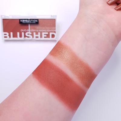 Revolution Relove Colour Play Blushed Duo Blush &amp; Highlighter Paletka do konturowania dla kobiet 5,8 g Odcień Baby