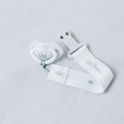 Canpol babies Royal Baby Soother Clip With Ribbon Little Prince Łańcuszek do smoczka dla dzieci 1 szt