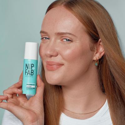 NIP+FAB Hydrate Hyaluronic Fix Extreme⁴ Hydrating Serum 2% Serum do twarzy dla kobiet 50 ml