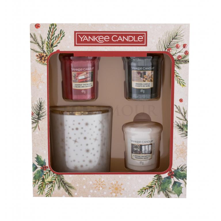 Yankee Candle Magical Christmas Morning Zestaw Świeczka zapachowa Unwrap  The Magic 49 g + Świeczka zapachowa Singing Carols 49 g + Świeczka  zapachowa Surprise Snowfall 49 g + Świecznik Uszkodzone pudełko -  Perfumeria internetowa